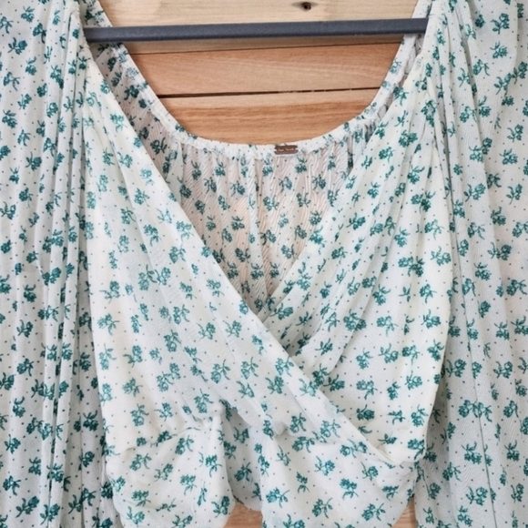 Free people Cream combo Sweetie Pie Floral Sheer Surplice Green Top Blouse boho - Picture 6 of 14